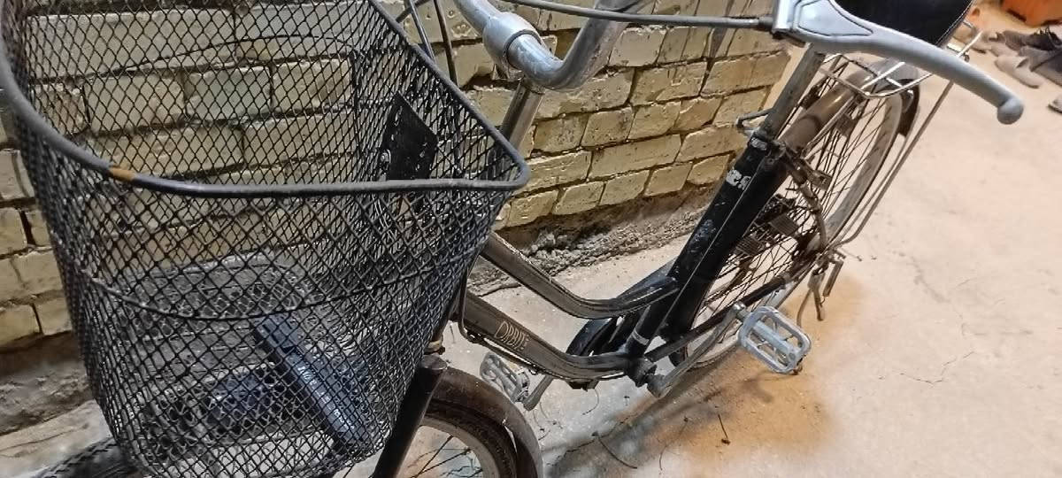 السلام عليكم بايسكل بناتي حجم 26 كير وحساس مع سله حديد بريكات كلهه مضبوطة نقص فقط جوب خلفي العنوان بغداد نهاية شهداء البياع *********** بغداد, العراق
