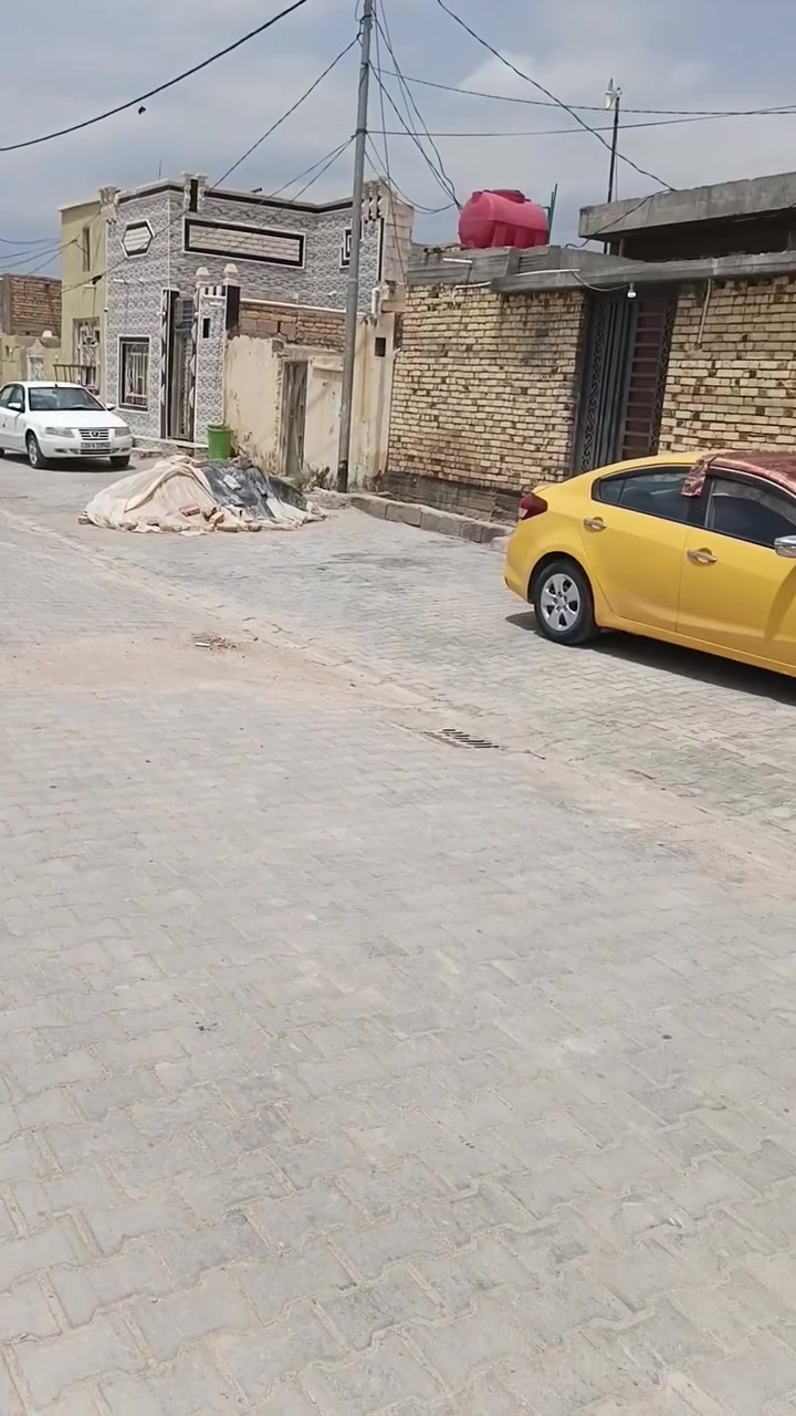 خلف الملعب قطعة +رباط 50*50 جاهزة للبناء خارطة حلوة هندسية كافت الخدمات شاع جبير وقريبة لشارع الرئيسي*********** ابو مصطفى الرميثي 
*********** السعر 36 وبيهة مجال

