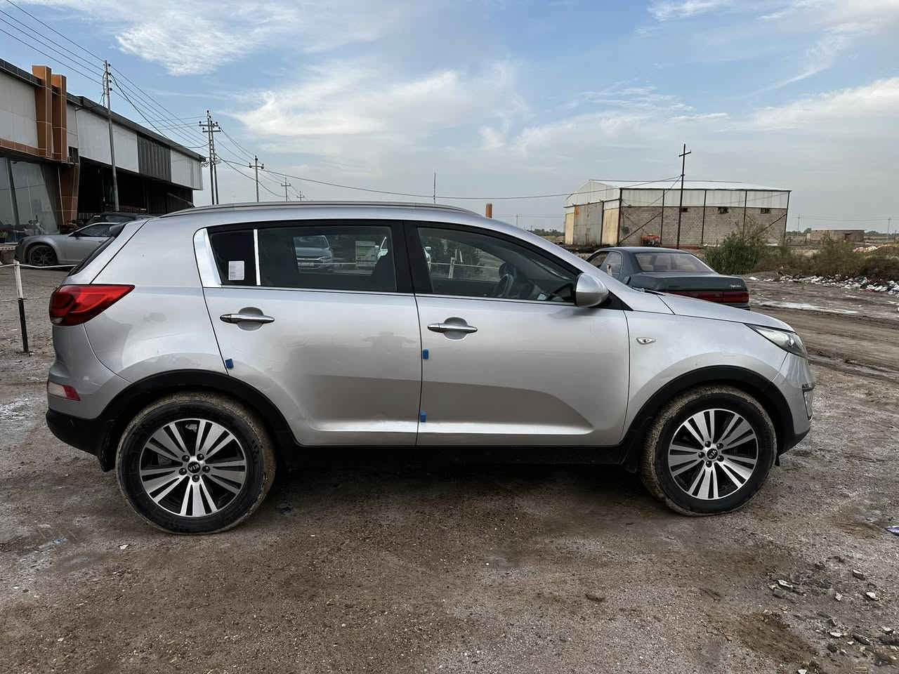 كيا سبورتج 2016  خليجي محرك 2000 دوش 
بيه جاملغ مبدل بدون دواخل بيه شخط وتبدل والباب بيه كلير بدون فتح ولا تصليح 
سياره حلوه جداً وجاهزه
@معرض الديار لتجارة السيارات
هـ : ***********
