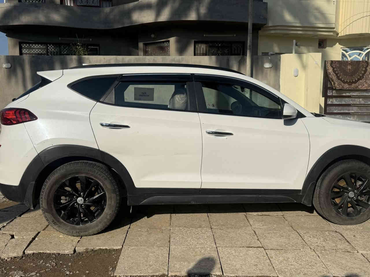 سيارة توسان موديل 2019 وارد أمريكي بيها طخة خفيفة بلباب سونارها من اميركا سعرها 180 وبيها مجال الرقم *********** العنوان المدائن سلمان باك
