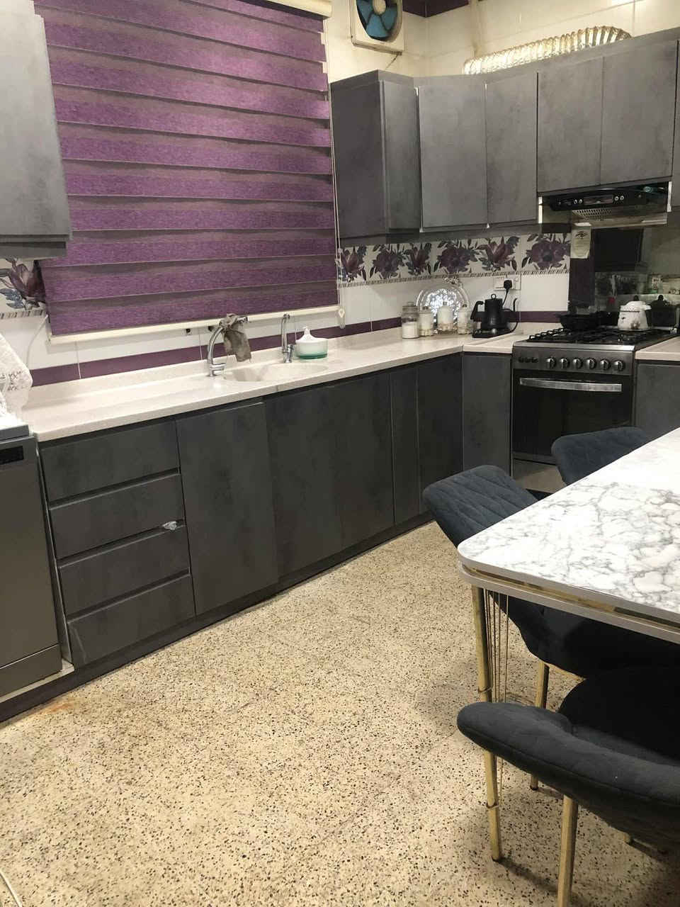 دار للبيع حي صدام المدخل الاولى 

المساحة 200 متر واجهة 10 متر 

طابق واحد 

هول استقبال مطبخ صحيات غرفتين نوم كراج مناور 

محدث كامل الدار 2020 

السعر - تلكرام https://t.me/AlomranW

للاستفسار اكثر مراجعة مكتب العمران سايدين السكر

***********
***********
