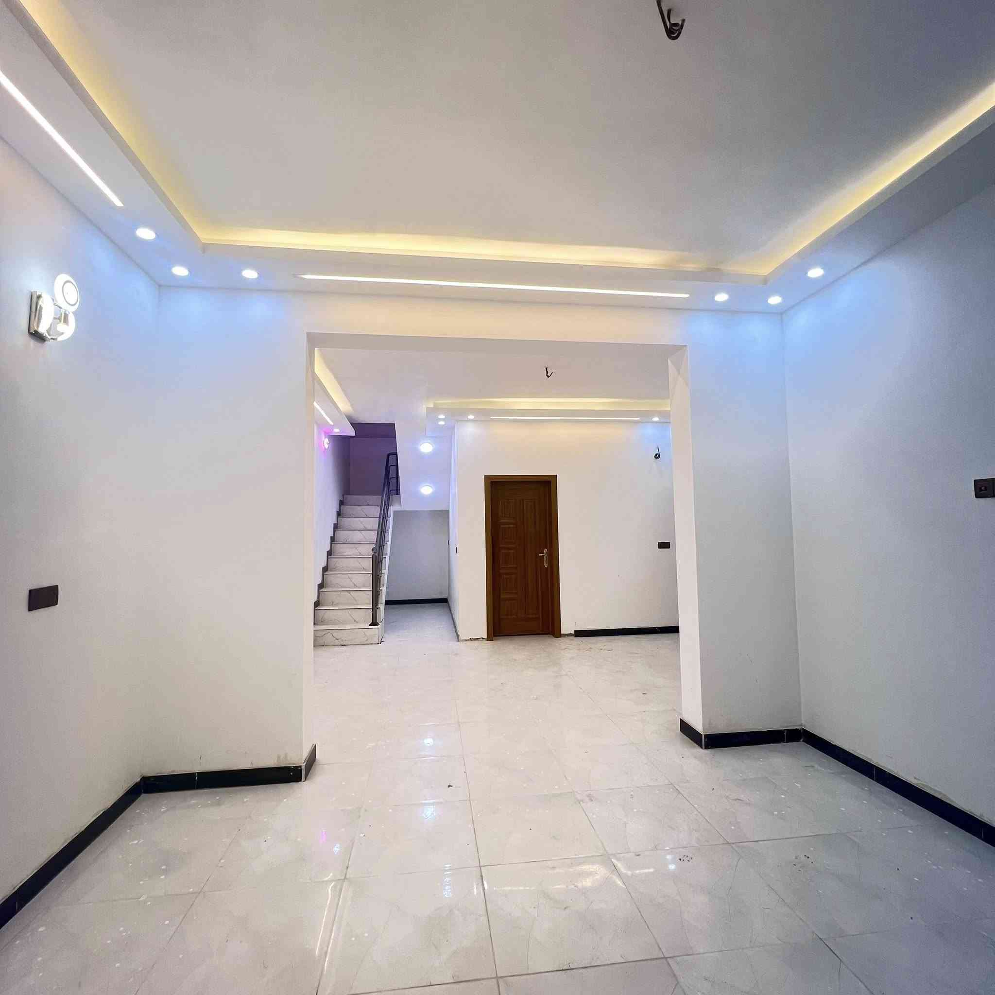 بيت للبيع المساحه ١٠٠م طابق واحد 
يحتوي على غرفه وصاله واستقبال ومطبخ وصحيات٢ طارمه بناء طابوق جديد بعده مامسكون تسليم مفتاح 
سند ٢٥قرار محكمة مكاتبة مع صاحب الأرض مباشر 
خدمات كامله ماي مجاري كهرباء تبليط للباب شوارع 9متر يصلح سكن وحسينيه للزوار 
[خلف جامعه فريحه مباشر 

يبعد عن لامام الحسين/ 4كيلو بلسيارة10 دقايق
السعر 68 وبي مجال
الاستفسار ***********
***********
