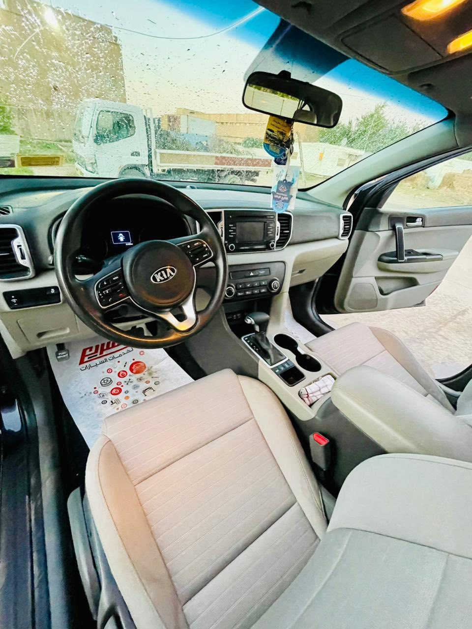 كيا سبورتج 2018 وارد امريكي محركgdi
مواصفات عاديه 
حادث الباب الصدر 
صور الحادث موجوده 
مباوك صبغ الباب الخلفي والجاملغ الامامي 
ليبل واحد 

العنوان بغداد الشرطه الخامسه 
السعر 165 وبيهه مجال 
***********
