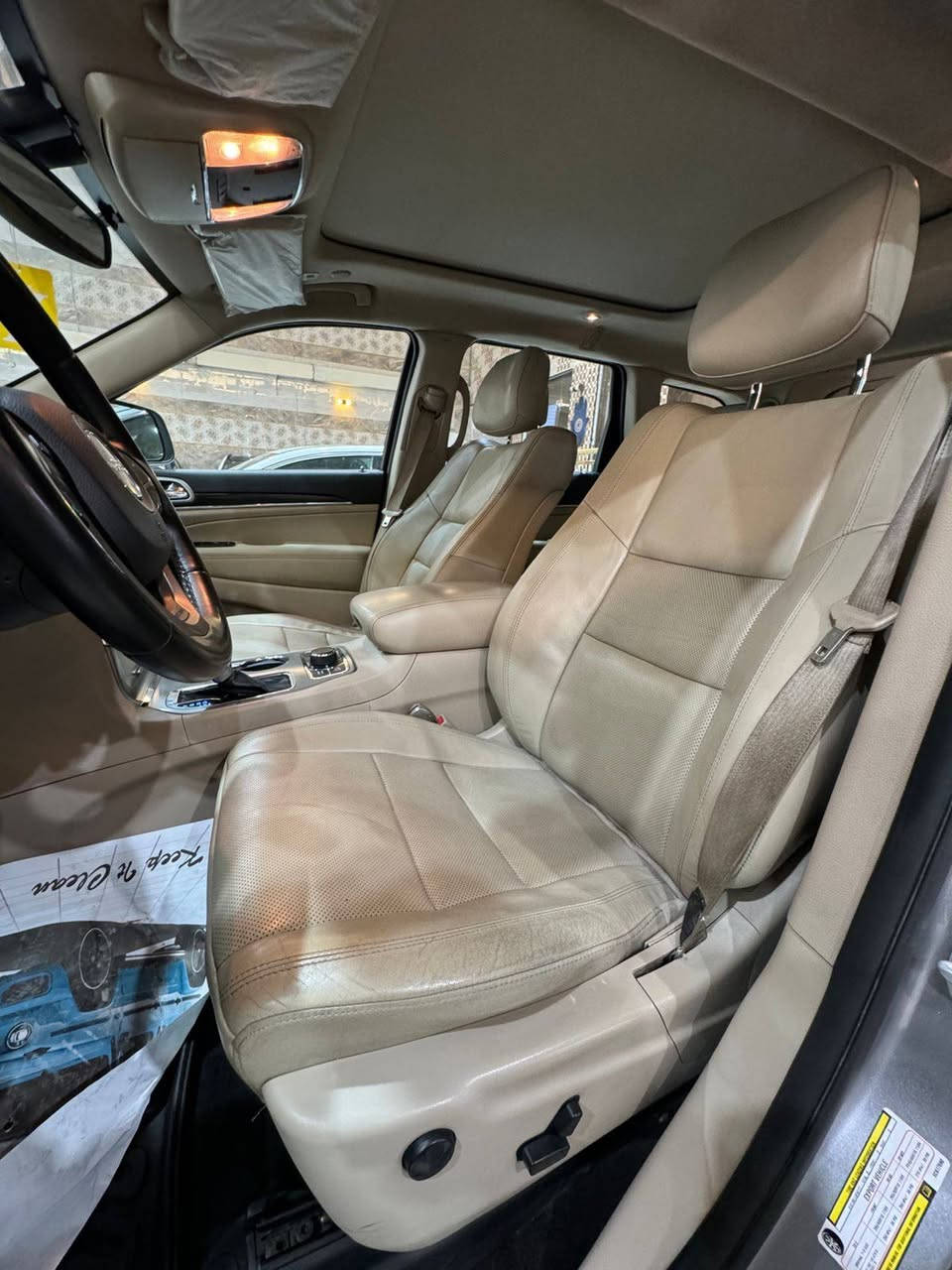 السلام عليكم
جيب كراند شيروكي ليمتد خليجي (2019)ماشية 82 الف كيلو 

مواصفاتها
تشغيل عن بعد 
جنطة كهرباء
تحكمات ستيرن
دفع رباعي 4X4
محرك 6 سلندر 3600
شفتات ستيرن
بانوراما
كرسي السايق و الراكب كهرباء
داخل بيج
كشنات أمامية تدفئة و تبريد
حساسات أمامية و خلفية
مري قلاب مع ال R
خزن المقعد Memory 
كشنات جلد
حساسات مري جانبية
دبل كزوز خلفي
مري شفط 
استيرن كهرباء
لون فضي (Silver)
رقم شمالي اربيل 
ويل حجم 20

المكان بغداد

سعر 268 ورقة و بيها مجال

الرقم***********
