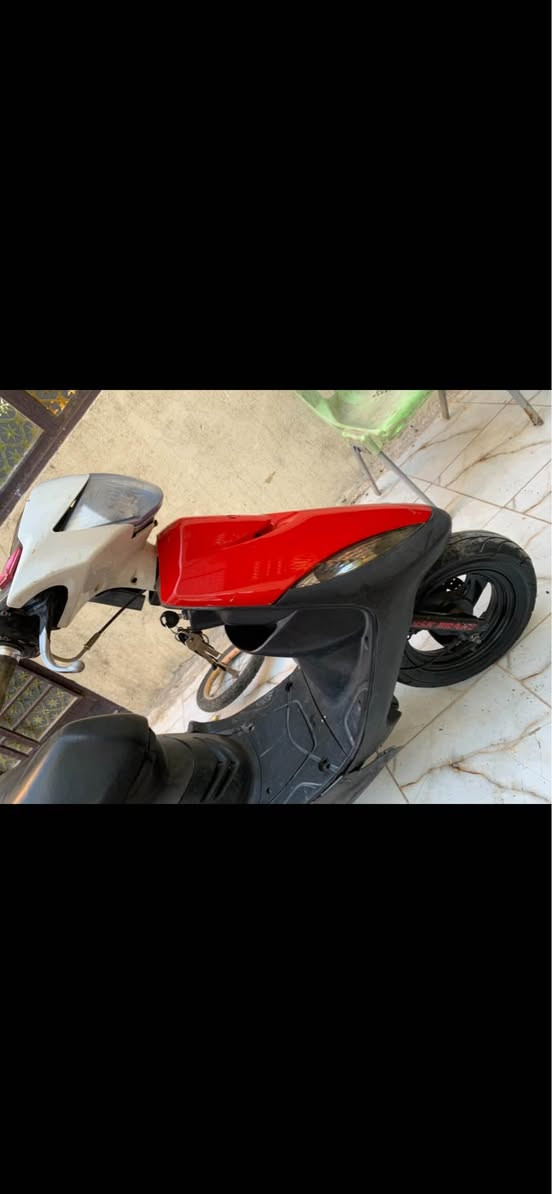 السلام عليكم 
دراجه ماكس عدله
حاويه بلاديه نضيفه كلش 
بوشه 49 تمشي 120 
معدلها 100
دشبول اشاير هورن 
كهربائيات كله شغال 
نكره سلف 
كابريته شرط جديده 
شيال كامل جديد 
دراجه نضيفه كلش 
مبدللها بس ولفات  
دراجه كهربائيات كلها شغاله مابيها اي نقص 
دراجه كلش نضيفه او جديده سعرها :
575الف مجالها بسيط حك الجيه 
مكاني كربلاء /الحسينيه /منطقه عون 
*********** الفلوجة, الأنبار
