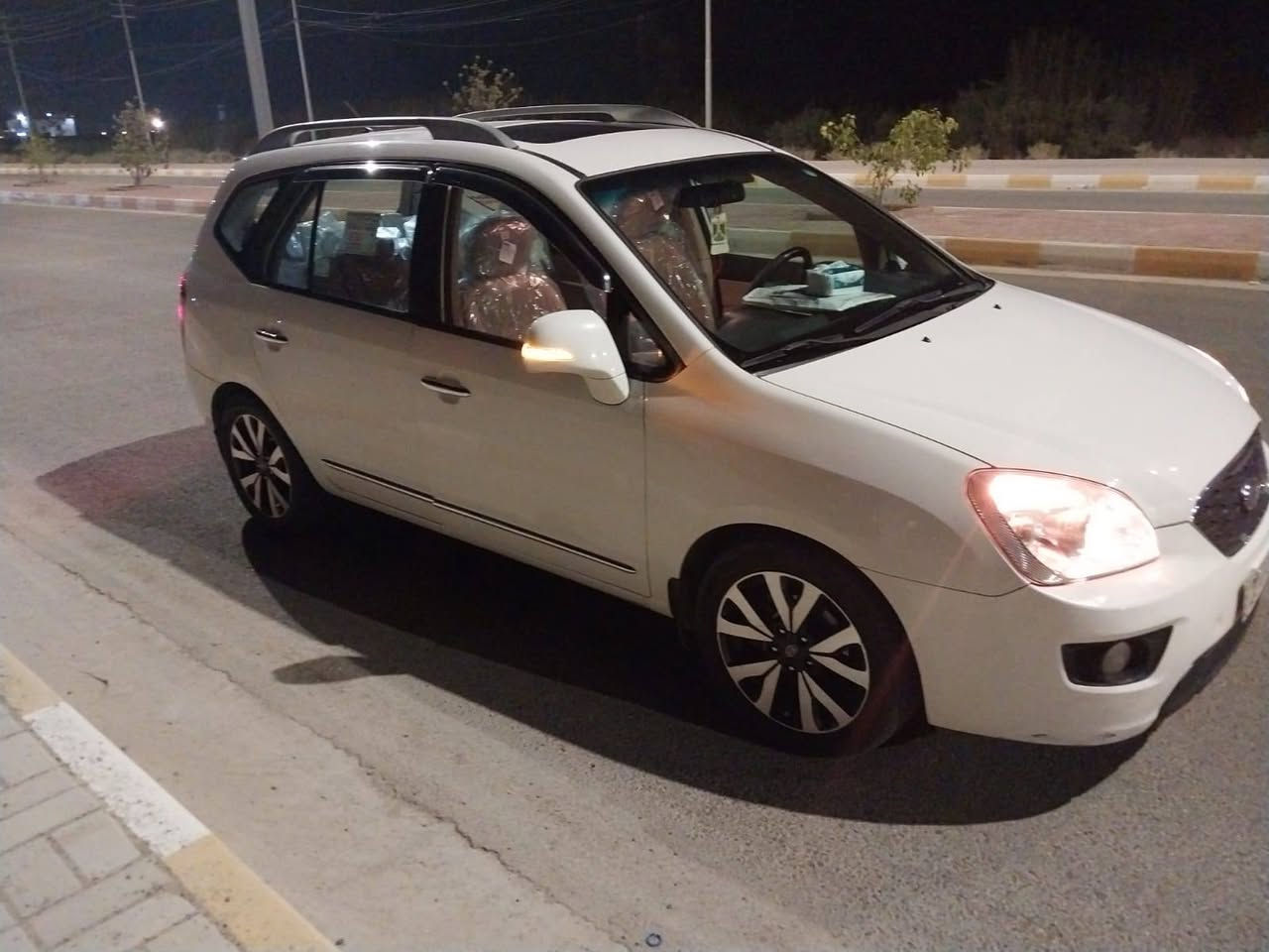 كيا كارنز خليجي محرك ٢٠٠٠رقم اربيل كامل مواصفات شاشة كشن كهرباء تحكم استيرن فتحه سقف تخم تاير ويل كب ١٣٣بيه مجال مكاني الرمادي هذه رقمي *********** من رخصه الادمن
