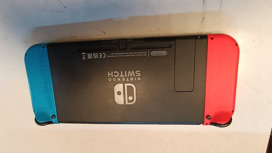 🎮 للبيع: نينتندو سويتش (نظيف جداً) - السعر لقطة! 🎮
​للبيع جهاز Nintendo Switch بملحقات كاملة، مخصص للألعاب القوية وجاهز للاستخدام الفوري.
​🌟 مميزات العرض:
​الحالة: شغال بالكامل وبحالة ممتازة (نظيف جداً).
​التهكير: الجهاز قابل للتهكير (غير مهكر حالياً) وبدون ألعاب، مما يجعله فرصة ذهبية للمهتمين بتعديل الأنظمة.
​الملحقات الإضافية: * نظارات واقع افتراضي (VR) لتجربة لعب خيالية.
​يد تحكم وايرليس (Wireless Controller) احترافية للألعاب الخارجية.
​كافة الملحقات الأساسية للجهاز.
​💰 السعر والمكان:
​السعر: 225 ألف دينار عراقي (قابل للتفاوض البسيط).
​العنوان: بغداد - بغداد الجديدة.
​📞 للتواصل والاستفسار: *********** بغداد, العراق
