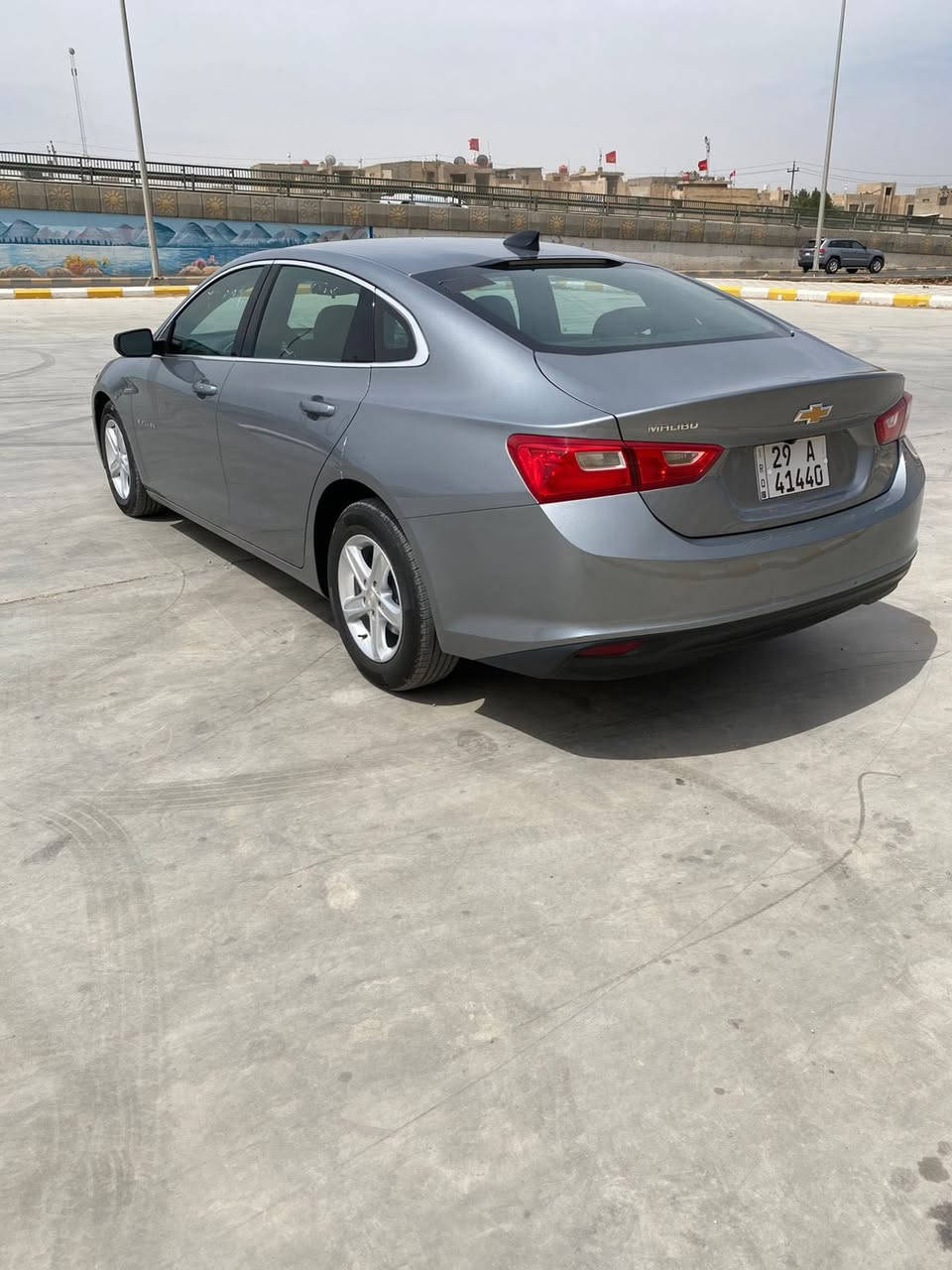 ماليبو موديل 2023 ((بيع او مراوس))
ماشية 50 ميل 
السيارة كلة دهن اصلي لوكاس وبانزين محسن 
مواصفات السيارة
.تحديد مسار
.تنبيه ذاتي
.رادار امامي
.اطفاء ذاتي 
.تحكم ستيرن 
.كامرة وشاشة كار بلي بلادية 
.ارضية مغلفة جلد 
.تخم تاير جديد 
.شباك لون اسود بدون صبغ
.دسكات جدد ع وضع البلاد
.ماء راديتر جديد اصلي الزيتي 
.حدادية كلها بلاد
.درع جوه المحرك والي جوه الدعامية

حادث موضح بدون دواخل
فقط تبديل راديتر تبريد وموجود البلادي القديم   
اني مدخلهة بااسمي السيارة و بسمي السنوية وهزة جديدة رقم واسط الدولي الجديد.
***********
