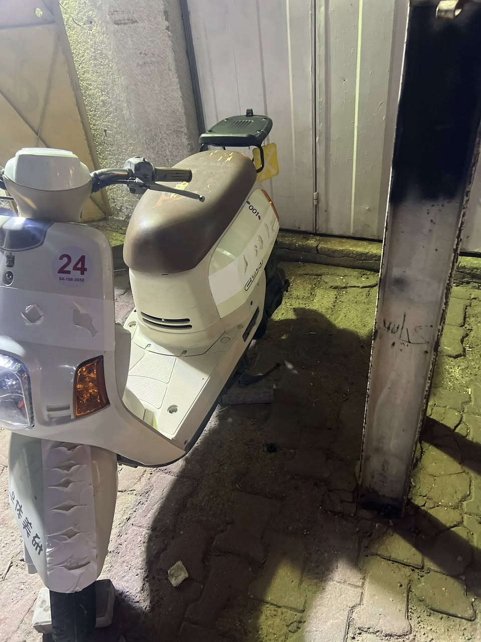 سلام عليكم دراجه ماكس بوليسي دواخل كريمي للبيع أو  الدراجه مامفتوحه دوم ختم واحد ويه المكينه مراوس بسكنس لو بوليسي دواخل كريمي  عنوان البصره ومتواجد واتساب وشريحه ***********
