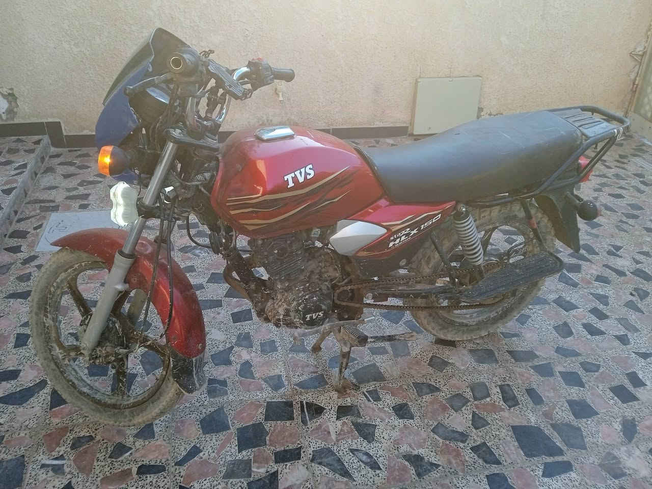 سلام عليكم تي في اس موديل 22بدون اوراق  5كير مكينه كير كهربائيات سلف هندر  كلها شغاله تاير خلفي عالي شادلها كلوبات جانبيه كلش قويات بريك امامي خلفي جددت رايدها 775 وبيها مجال قليل مكاني بغداد ***********
