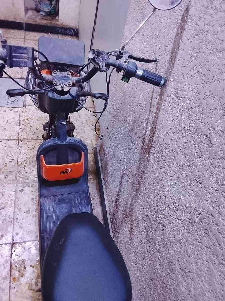 سلام عليكم للبيع دراجه شحن حجم 20 نقص بس بطاريات قفلهه 100 مكاني الشعب ***********
