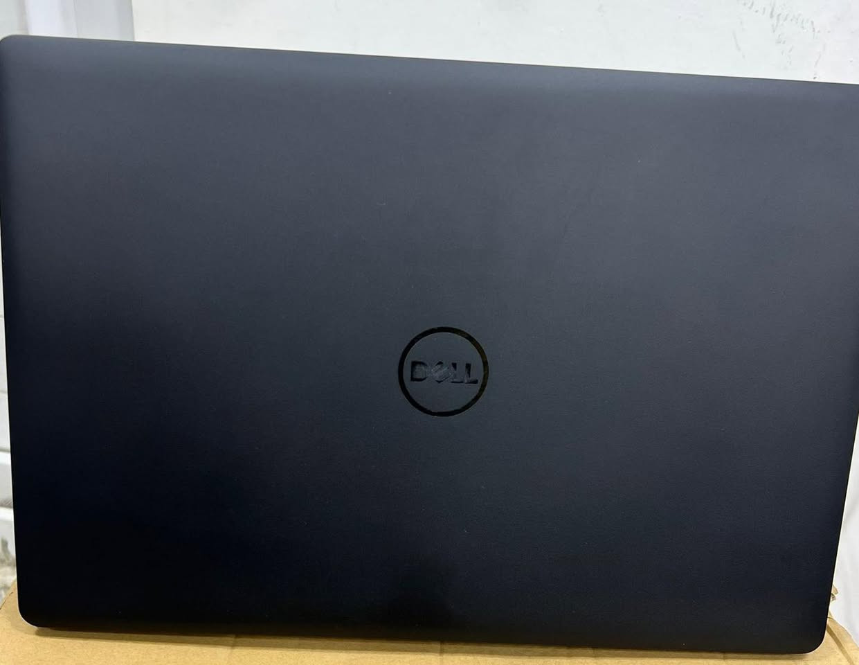💻 DELL | عرض خاص من مكتب البرشا للحاسبات 💻
إذا كنت تبحث عن الأداء القوي والتصميم العملي والأنيق، فهذا العرض مخصص لك!
🔥 المواصفات الرئيسية:
 المعالج: Intel Core i5 (الجيل العاشر - Gen 10) لأداء سريع ومستقر.
 الذاكرة العشوائية (RAM): 8 جيجابايت (تمنحك سلاسة عالية في التنقل بين التطبيقات).
 وحدة التخزين: 256 جيجابايت من نوع SSD السريع جداً في الإقلاع ونقل البيانات.
 الشاشة: بحجم 15.6 بوصة مريحة للعين ومثالية لمشاهدة الأفلام، الدراسة، والعمل المكتبي.
 لوحة المفاتيح: كيبورد كامل مريح يحتوي على أرقام جانبية (NumPad) ومعرّب بالكامل.
💰 السعر:
 335 ألف دينار عراقي فقط!
📍 للطلب أو الاستفسار:
 تفضلوا بزيارتنا في: مكتب البرشا للحاسبات


**إذا كنت صاحب هذا الإعلان وتريد حذفه لأي سبب، رجاءا أرسل رسالة إلى الدعم الفني**