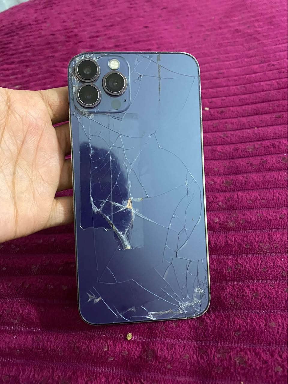 جهاز ايفون xماكس ذاكرة 256 محور ١٤ برو ماكس الجهاز سماعة المخابرة عاطلة يعني من تختبر تفتح مايك ومبدل شاشة وبية كسر بل شاشة والكامرة لاولة بيهة غواش قليل باقي كلشي ما بية السعر ١٤٠ بية مجال بسيط *********** عمارة, ميسان
