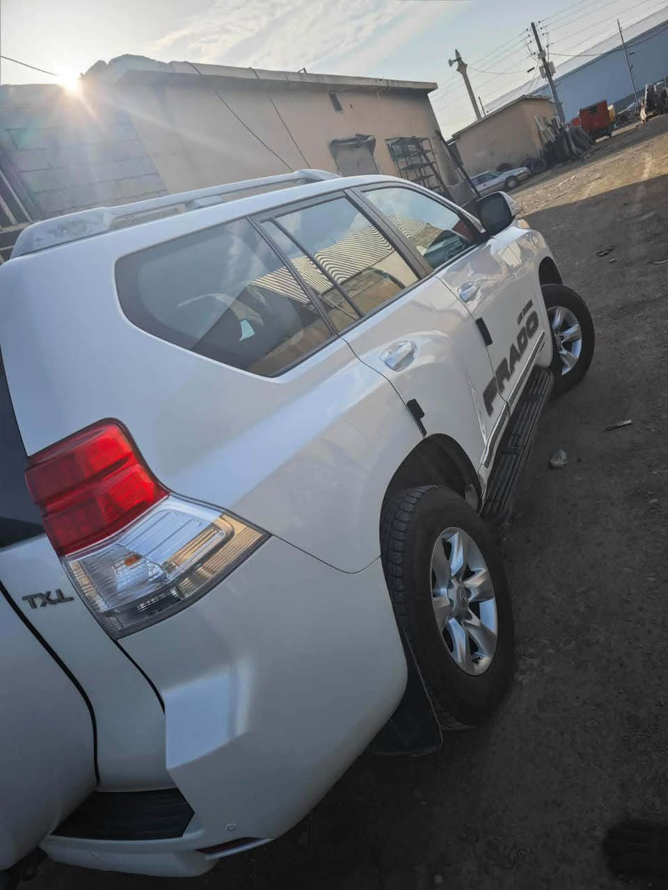 پرادۆ ٢٠١٢
لۆك لۆك هەموو شێتێكی لەسەر دەقی شەریكە ماوەتەوە 
بۆیاغی نیە كامل مواسەفات قەپات

بێ كەم و كورتی سیارەكە یەك دەستە و هەموو جارێك لە كاتی خۆی سێرڤسی بۆ كراوە .
گیر مەكینە كارەبایی هەمووی بە شەرت
پەیوەندی بكەن بە خاوەنەكەی بەم ژمارەیە

*********** 
*********** Lancaster, Lancashire
