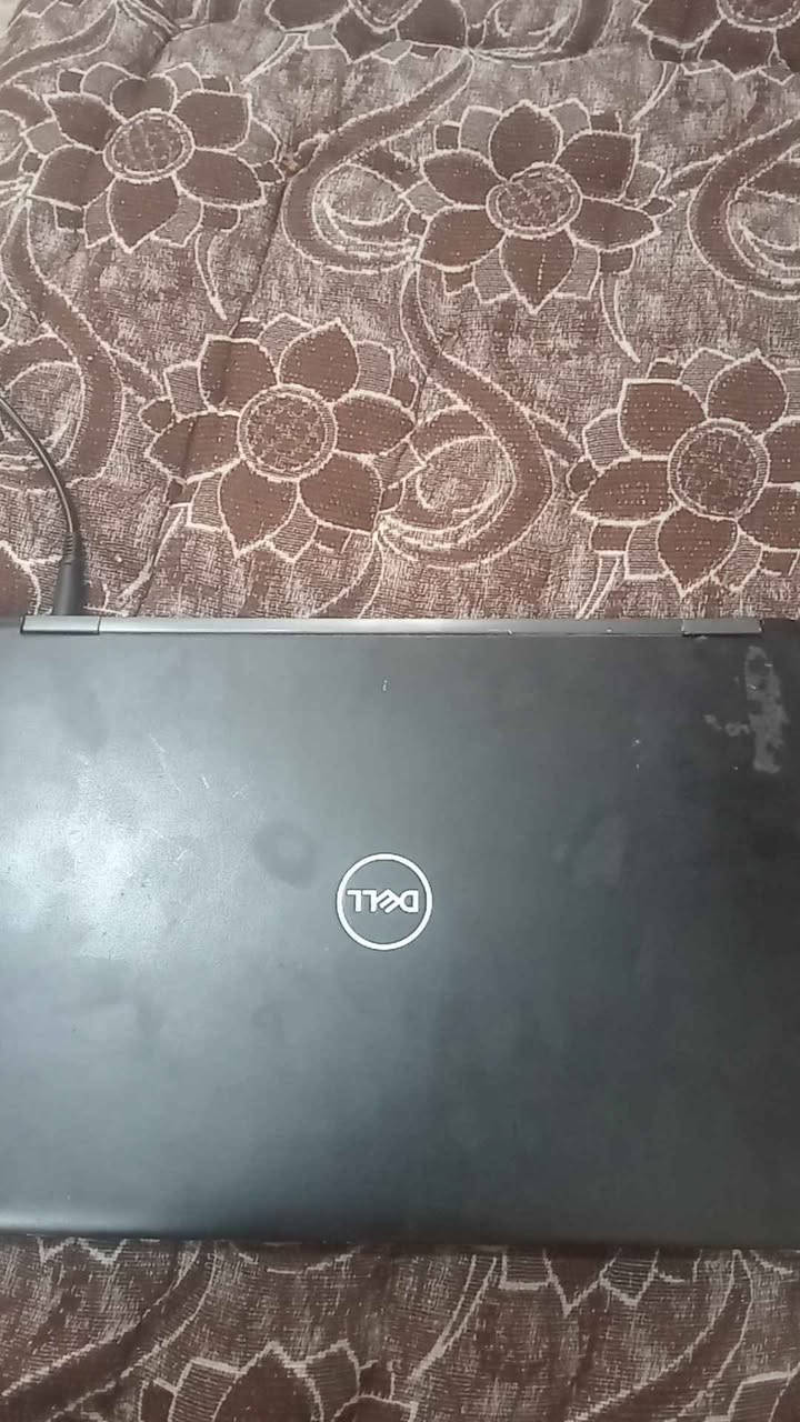لابتوب Dell Latitude 5490 
المعالج: Intel Core i5-7300U (جيل سابع) بسرعة تصل إلى 2.60GHz.
الرام: 8 جيجابايت DDR4.
الهارد: 256GB SSD من شركة SanDisk (سريع جداً في التشغيل ونقل البيانات).
الشاشة: 14 بوصة بجودة عالية.
كارت الشاشة: Intel HD Graphics 620.
الحالة العامة: الجهاز من فئة الـ Business (يتحمل العمل الطويل) ونظافته ممتازة.
النظام: Kali Linux 
الخلل &&  : بطارية تحتاج تبديل 
السعر :140
رقم : *********** كركوك, العراق
