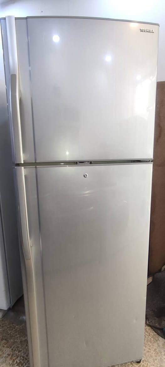 ثلاجه توشيبا الاصليه اخو الجديد ١٨ قدم بخاخ بلاديه شرط وضمان ٢٢٠ الف ***********

