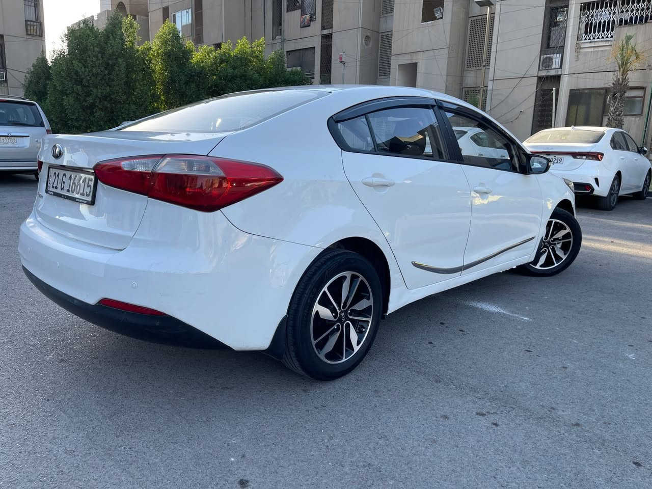 كيا سيراتو 2014 خليجي ماشيه  140 الف  مواصفات عادي سياره مبوشله وعليه نانو سيراميك رقم سليمانيه تحويل ثاني يوم مكفوله من ضربه القويه والصبغ  كير مكينه تبريد كله بلادي ومكفول سياره ربع دينار متصرف عليه من الف للياء حته تخم تاير جديد  كامله  السعر 114 وبيه مجال بسيط 
مكان بغداد حي الجهاد 
***********
