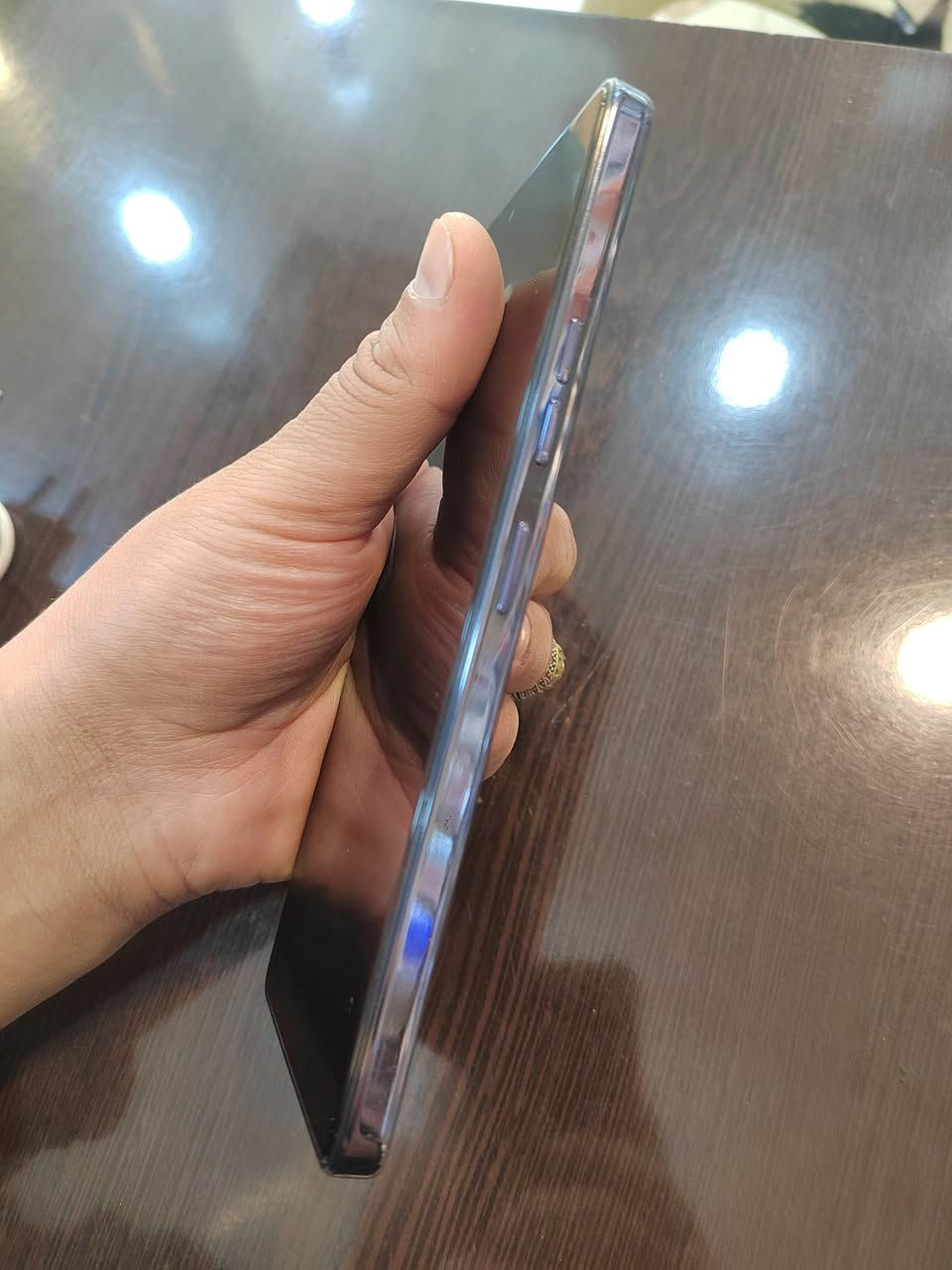 السلام عليكم جهاز تكنو بوفه 6 برو 5gذاكره 256 رام 24 /12+12  مستخدم حيل نضيف شرط جلخ مابي  فقط شاحنه الاصليه 70W بدون كارتون يدعم ببجي 60 فريم سماعات ستيريو حجم البطاريه 6000 ملي سعر الجهاز 200 الف مكاني جانب الأيمن حي 17 تموز ***********
***********
