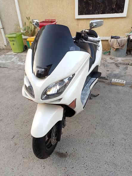 يا اللة دراجة فورزة 9/0 لون ابيض صدفي بك لايت كرستال المسافة المقطوعة 19 الف حقيقي 7كير 4 تحويلات نضام سبورت بصمات عدد 2 مع سويج طوارى ستان حساس كلوب جنطة قطعة في حالة الوكالة قطعة بل كارتون  مكاني الغزالية الشراي يتصل رجاء *********** موجود فديو للتوضيح يوجد توصيل الئ جميع المحافضات
