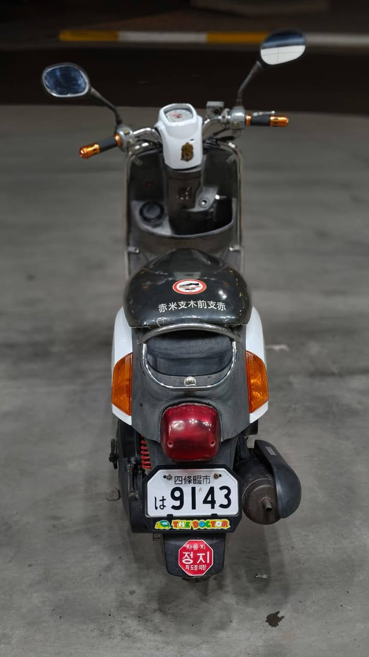 السلام عليكم ماكس بوليس للبيع
كفالة عامة كلشي شغال بيهة كهربائيات كلهة شغالة امسويلهة دبل اشارة تخم تاير جديد درع للصفاح مال البجم سيباية امامية 

اكفلك المحرك من التجفيت جيب فيترك وتعال ــ كفرات تجاري ــ 

السعر : 700  وبيهة مجال بسيط 
الرقم :***********
الموقع : بغداد البلديات
