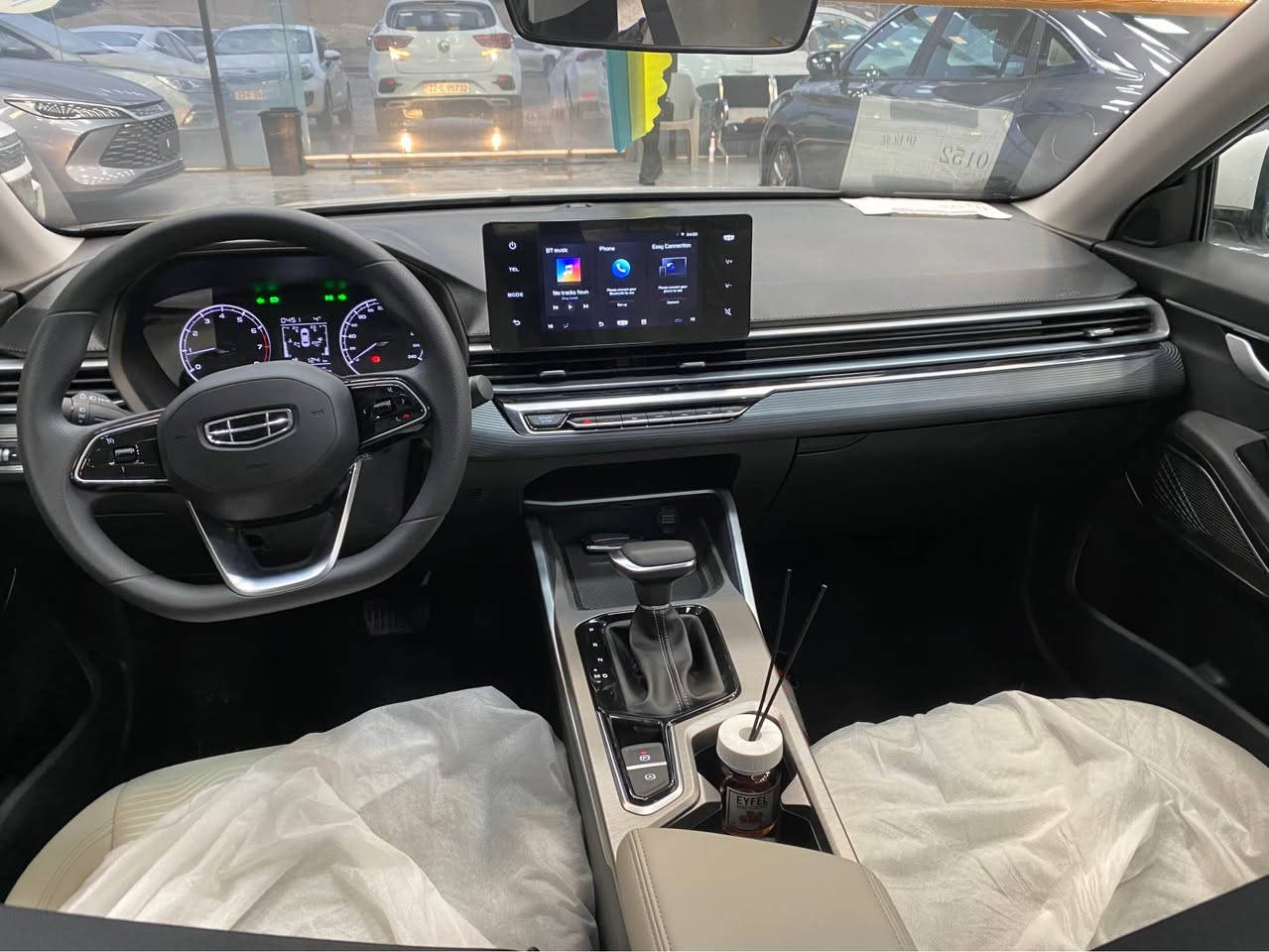 جیلی Geely Emgrand 2026 صفر كم
ضمان 5 ساڵ. بەصمە. شاشەو کامێرە.
حساس ویل کەپ تەبرید لەمس.شغال
ئاوێنە ئیشارەت.بلوتوس. تحدید سورعە.
تەبرید مەرکەزی.لایت وبەگلایت لید.
مکان  أربيل معرض توب كارس 
سعر 114 وەرەقە.  موبایل    *********** أربيل, العراق
