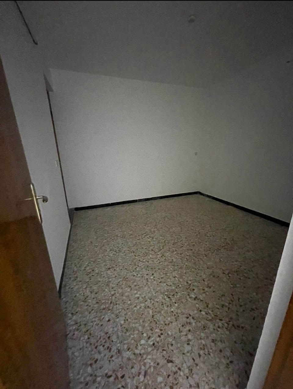 🔴شقة للايجار في الكرادة🔴
📍الموقع : كرادة - تقاطع المسبح- خلف وفر
🔷المساحة 100 متر 🔷
🔷طابق ارضي 🔷
🔷تحتوي على غرفتين وصالة ومطبخ وحمام 🔷
🔹حالة الشقة : بناء جديد🔹
🔹سعر الايجار : 900 الف 🔹
🔹يصلح ايجار : عوائل/ شركات/موظفين🔹
————————— 
🏢 شركة المستقبل للاستثمار والتسويق العقاري 
🔺نستقبل كافة عروضكم وطلباتكم 
🔺للاستفسار : 
***********
