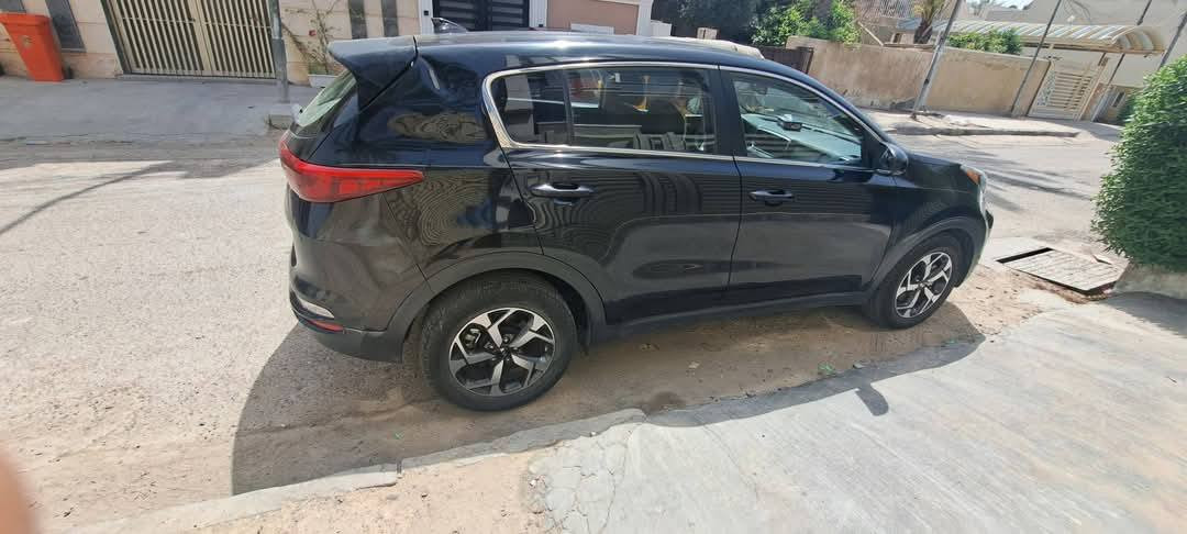 كيا سبورتج 2020 للبيع
وارد امريكي حادثهة جنطة فقط ومبدلة اصلي وصور الحادث مرفقة
محرك بنزين  2400 
لون اسود - ماشية 53000 كيلو متر
السعر/   175وبيه مجال قليل حك الجية.
مواصفات : 
رادار أمامي / تبريد قطعتين/  لايتات أمامية هالوجين / اضاءة LED نهارية / درايف مود ثلاث انظمه قياده / شاشة / كاميرا خلفية / منفذ USB / تحديد مسار / ABS بعد هواية مواصفات

ايرباكات سليمة
محرك وكير مكفولة
لغد شاصي مكفول
رقم اربيل بأسمي شرط تحويل

العنوان : بغداد/ القاهرة
رقم التواصل والوتساب ***********
