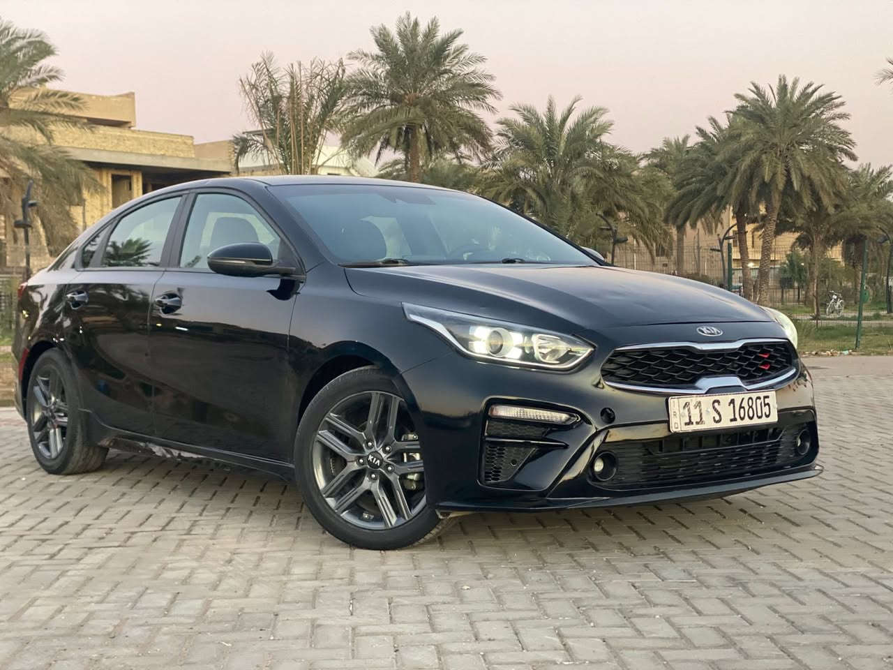 السلام عليكم كيا فورتي (جي تي لاين) موديل 2021 رقم بغداد بأسمي عارضه 132$ وبيها مجال بسيط السياره فول مواصفات محرك حجم 2000دوش كير ATمرغوب كير ومحرك كفاله السياره ماشيه 38mi حقيقي بعده وضع شركه مواصفات السياره/ بصمه ابواب وتشغيل/ تشغيل عن بعد /شاشه كبيره+كار بلي/ كاميرا خلفيه دواره / كشنات جلد جي تي لاين / فول تحكمات/ رادار بالمري /رادار امامي/ 3انظمه قياده/ تدفئه كشنات/تحديد مسار/ كروز سرعه / وبعد هواي مواصفات معروفه جي تي لاين / حادث جدآ بسيط جاملغ خلفي وقبق صندوق بدون دواخل بدون ايرباك 
بجم كبس / مكان السياره بغداد *********** الخاص مغلق 🔏
