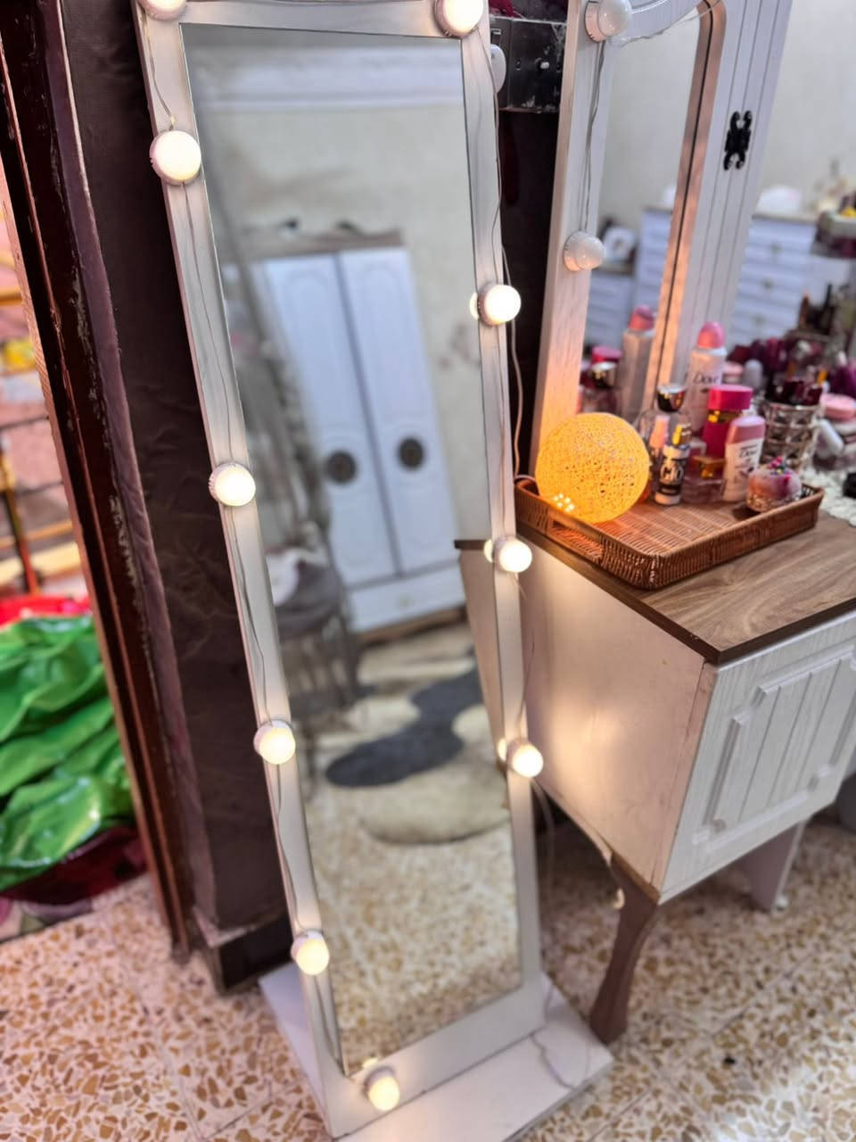 غرفه نوم شبابيه نضيفه كلش النضافه 90/100
السعر 650 و بيها مجال حك الجيه 
الاستفسار مراسله الصفحه


**إذا كنت صاحب هذا الإعلان وتريد حذفه لأي سبب، رجاءا أرسل رسالة إلى الدعم الفني**