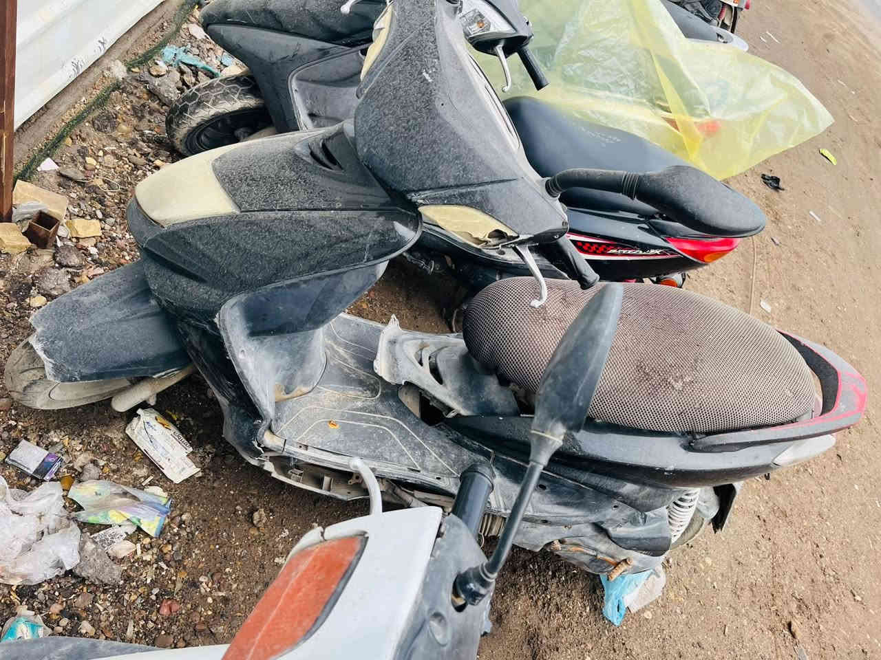 سكنز نثية 140  الدراجه شغاله بس تدخن وبيها ثكل بالسلف وايرات ربط  قفل  300 مكاني الشعلة  والرقم ***********
