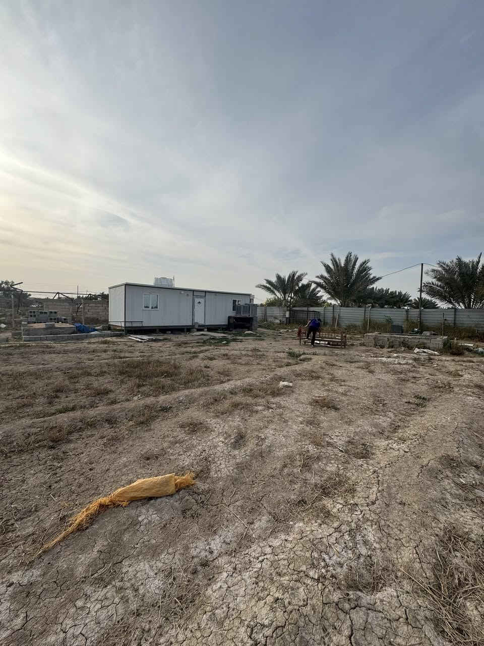 السلام عليكم
دونم للبيع او الاستثمار المساحة (٢٥٠٠ م) الموقع الدوره هور رجب شارع الإذاعة الخدمات ماء وكهرباء وشارع تبليط قريب على السوق العام 
للتواصل (***********)
