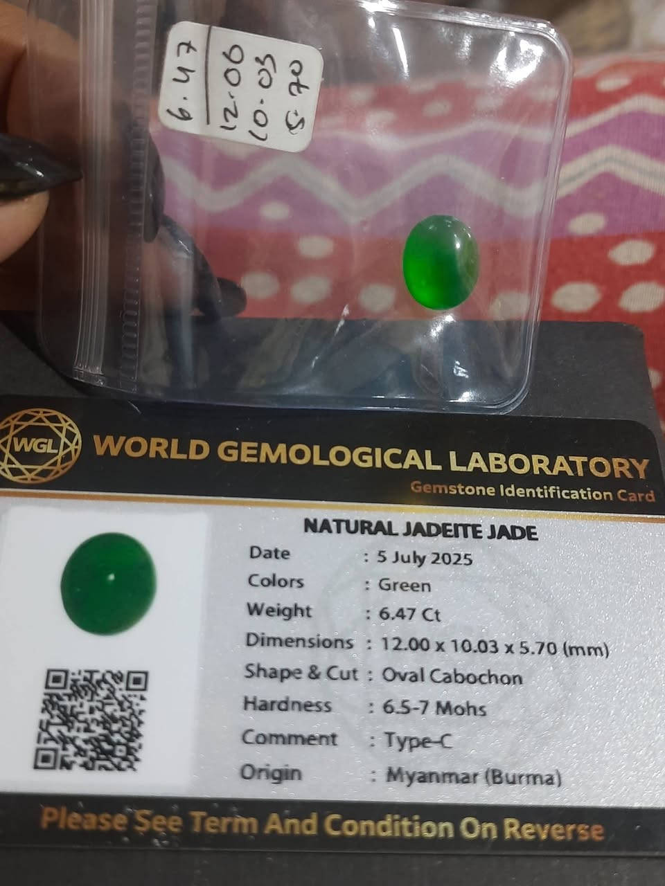 حجر جاديت البورمي (Jadeite) طبيعي أخضر اللون، موثق ببطاقة تعريف من مختبر الأحجار الكريمة العالمي (WGL).
يزن الحجر 6.47 قيراط ويأتي بقطع كابوشون بيضاوي (Oval Cabochon) بأبعاد تبلغ تقريبًا 12.00 × 10.03 × 5.70 ملم
حجر الجاديت المعروض موطنه الأصلي ميانمار (بورما)، وهو موثق بصلابة تبلغ 6.5-7 على مقياس موس


**إذا كنت صاحب هذا الإعلان وتريد حذفه لأي سبب، رجاءا أرسل رسالة إلى الدعم الفني**