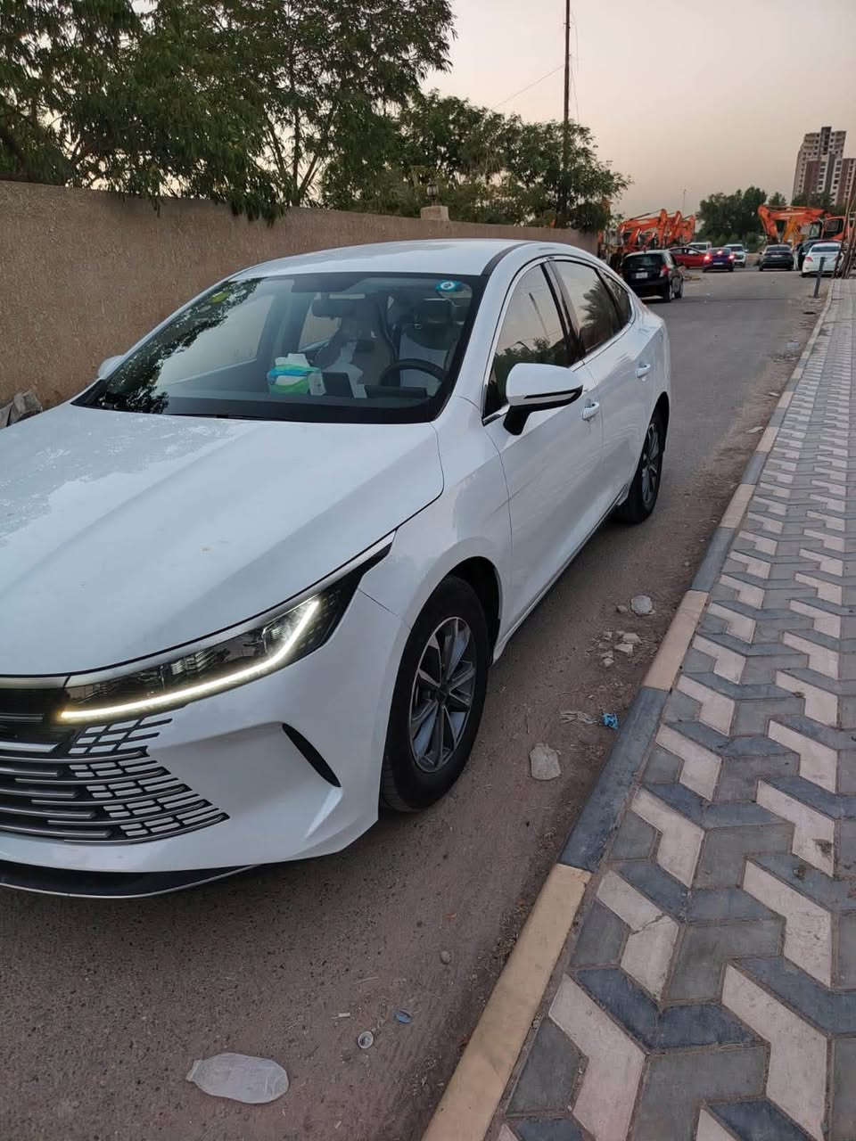 السعر 18:600مليون
🚘 BYD ديستروير5 202

المواصفات:

✅ محرك 1500 سي سي Plug-in Hybrid

ماشيه 27
مكفوله عدة بارد بسيط بل جاملغ الأمامي 

✅ إضاءة LED نهارية

✅ عدسات زينون

✅ كاميرات محيطية 360°

✅ حساسات أمامية وخلفية

✅ دخول ذكي وتشغيل بصمة

✅ شاشة دوارة تدعم Apple CarPlay وAndroid Auto (بحسب الفئة)

✅ عدادات ديجيتال

✅ تحكمات ستيرن

✅ مقاعد جلد

✅تحتوي على فتحة سقف

✅ شاحن لاسلكي

✅ تبريد أوتوماتيك

✅ رادار ونقطة عمياء (بحسب الفئة)

✅ بطارية Blade Battery باعتمادية عالية واقتصادية ممتازة في استهلاك الوقود. (legendmotorsglobal.com⁠￼)

📍 العنوان: بغداد – شهداء لبياع 

📞 للاستفسار:

***********
