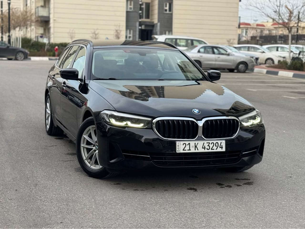 BMW 520i G31 2023
السلام عليكم اخواني .. للبيع أو مراوس
بي أم 520i موديل ٢٠٢٣ تفاصيلها كالأتي :
- السيارة خليجية وارد السعودية مكفولة كفالة عامة مطلقة محرك وگير وكهربائيات وصبغ وتبديل وبارد مكفولة من چكة الأبرة 
- محرك 2000 (TwinPower Turbo) جبار غني عن التعريف اقتصادي جدا بصرفية الوقود وشلعة وتسارع مخيف مع ناقل حركة 8 سرعات 
- لايت عالي ناصي زينون بلادي وليد امامي خلفي 
- حساسات 360 درجة دقيقة جدا تعطي افضل أداء
- كشنات ودواخل جلد قرميدي بلادي انيقة جدا 
- دواخل بيانو بلاك مع انارة محيطية بالداخل متعددة الالوان جميلة جدا 
- كشنات أمامية كهرباء مع خزن ميموري 
- تبريد شاشة مناخين منفصلة امامي وخلفي وتبريد مركزي ٣ قطع 
- ستيرن كهرباء 
- شاشة دشبول ديجيتال مع شاشة وسطية كبيرة جدا متعددة الوظائف تدعم أبل كار بلي واندرويد وايرليس سريعة التكنيك 
- بصمة تشغيل وقبغ جنطة كهرباء وبردة خلفية كهرباء والجامة مال الجنطة تفتح بصمة 
- ٣ انظمة قيادة اقتصادي وطبيعي وسبورت مرعب 
- مري شفط كهرباء وقلاب مع البگ
- گير كوبرا وماوس تحكم وسايد بريك كهرباء 
- السيارة بعد بيها مواصفات يطيل ذكرها 
- السيارة جديدة جدا مابيها برغي نقص مكفولة من كلشي صيانة وتبديل دهن وفلاتر كله شركة تخم تاير هانكوك جديد متصرف عليها دينار طبعا الرزانة والعزل والسرعة والثباتية متنوصف ولا راح تلكيها بسيارة طبعا الـ 520 معروفة اقتصادية وخالية من التعقيد 
رقم سليمانية ترقيم جديد اقل من شهر فحص جديد مكان السيارة بغداد - البلديات والسعر المطلوب ٢٢٠ ورقة ( شدتين و ٢٠ ورقة ) وبيها مجال وسعرها مناسب جدا بالنسبة لموديلها ونظافتها 

‎للمعلومات الاتصال : 
***********    أسيا سيل
***********    فايبر + واتساب  المهندس احمد بغداد, العراق
