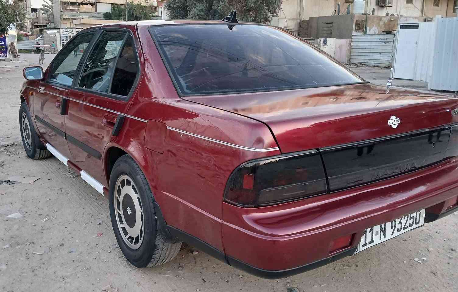 نيسان ياباني موديل 93 رقم بغداد دولي اوتوماتيك 6 سلندر منظومة تبريد كامله مكفوله من الظربه غرفته ابلاديه حداديه ممتازه تخم تاير ياباني  ويل كب السياره نظيفه السعر 39  ورقه مكاني بغداد***********
