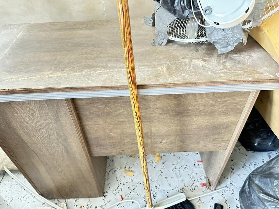 كراسي دوار العدد 2 السعر  60 الف 
كراسي عاديه جلد العدد 4 السعر 60 الف 
لوكر حديد صاجي العدد 1 السعر 60 الف 
ميز مكتبي العدد 3 السعر 150 الف 
قاصه حديد إيطالي العدد 1 السعر 75 الف 

قسماً بالله السعر نهائي وبلاش بلاش بلاش 
والأغراض كله نضيفه وجديده متركوات


**إذا كنت صاحب هذا الإعلان وتريد حذفه لأي سبب، رجاءا أرسل رسالة إلى الدعم الفني**