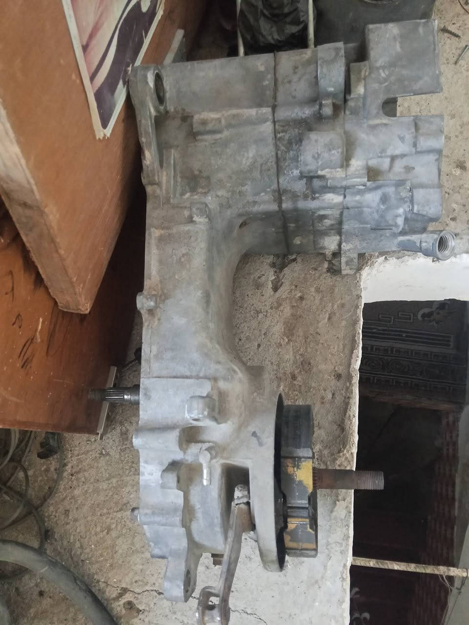 محرك فشگاتة نظيفة ومسارات الدهن نظيف اما الرولة تعبانة والراجس تعبان يعني تاخذ فشگ واكسل وفلنجات نظيفات التفيدة يراسلني واتساب موجود ويقيدم وياخذهم مال كامكو ***********
