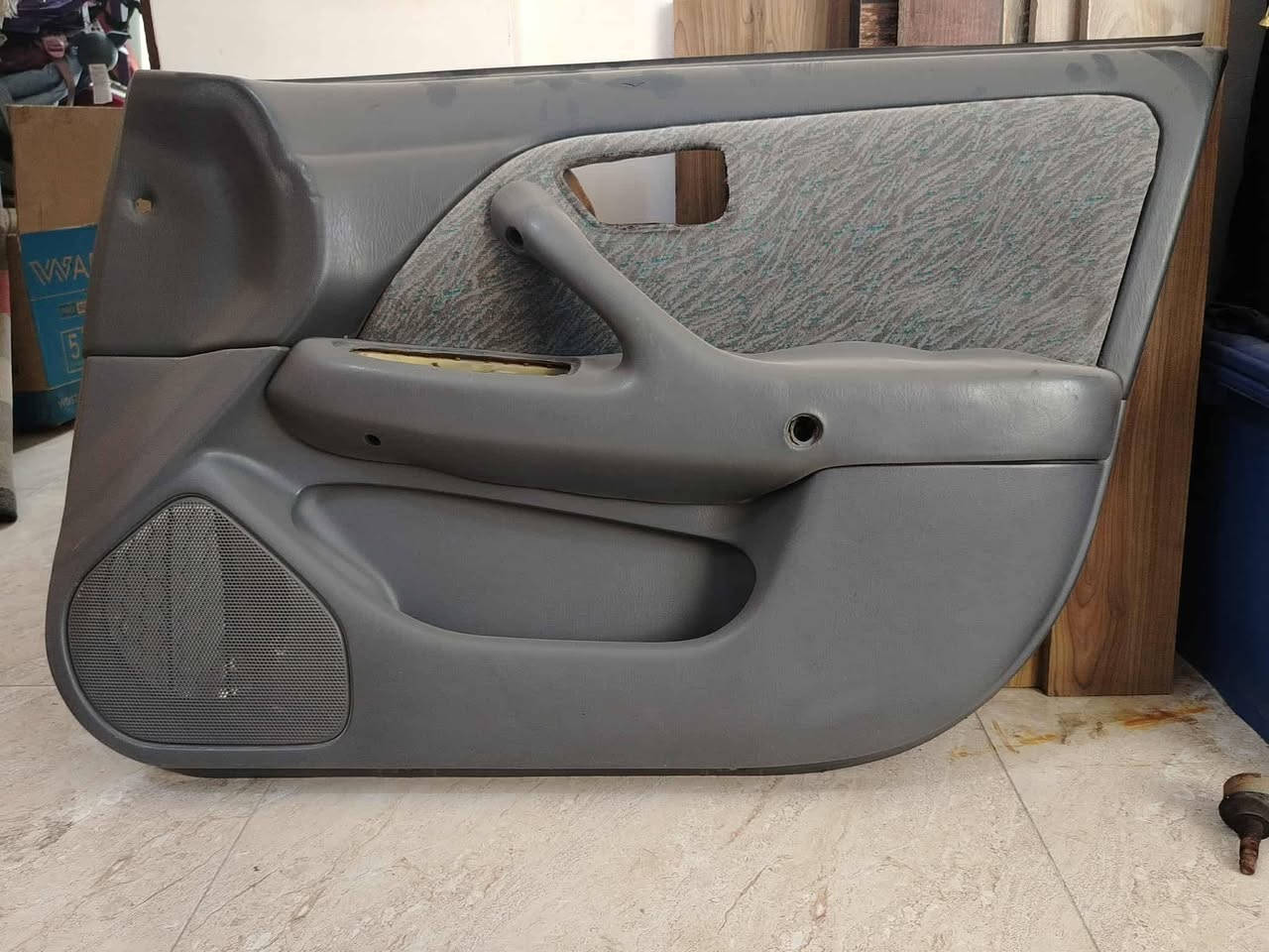 السلام عليكم ابطاين ابواب نظيفات مال كامري موديل ٢٠٠٠ كدام عينك افحص واخذ والسعر ١٦٠  وبيهن مجال الاتصال على الرقم ***********
