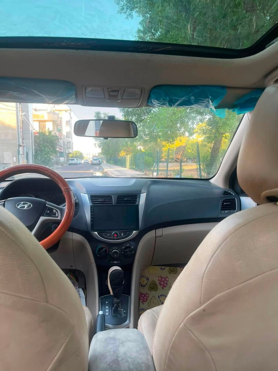 هيونداي أكسنت 2016 (فول مواصفات) بحالة ممتازة
تفاصيل السيارة:

 النوع: هيونداي أكسنت (Hyundai Accent)

 الموديل: 2016

 الفئة: فول مواصفات

 الحالة العامة: السيارة بحالة ممتازة جداً وجاهزة للاستخدام فوراً (شغل واطلع).

المواصفات والوضعية العامة:

 محرك وتبريد وكير بشرط الفحص (بحالة ممتازة).

 داخلية السيارة نظيفة جداً ومحافظ عليها.

 ملاحظة البدي (الهيكل): السيارة مكفولة من الدعم والصبغ، عدا وجود تعديل على البارد في الجاملغ الخلفي فقط (تعديل بسيط وبدون تأثير على جمالية السيارة).

مكان التواجد: بغداد - الكاظمية 

السعر: [ 115$ ]

"للاستفسار

للتواصل

الاتصال على الرقم: [*********** ] أو المراسلة عبر الواتساب.
