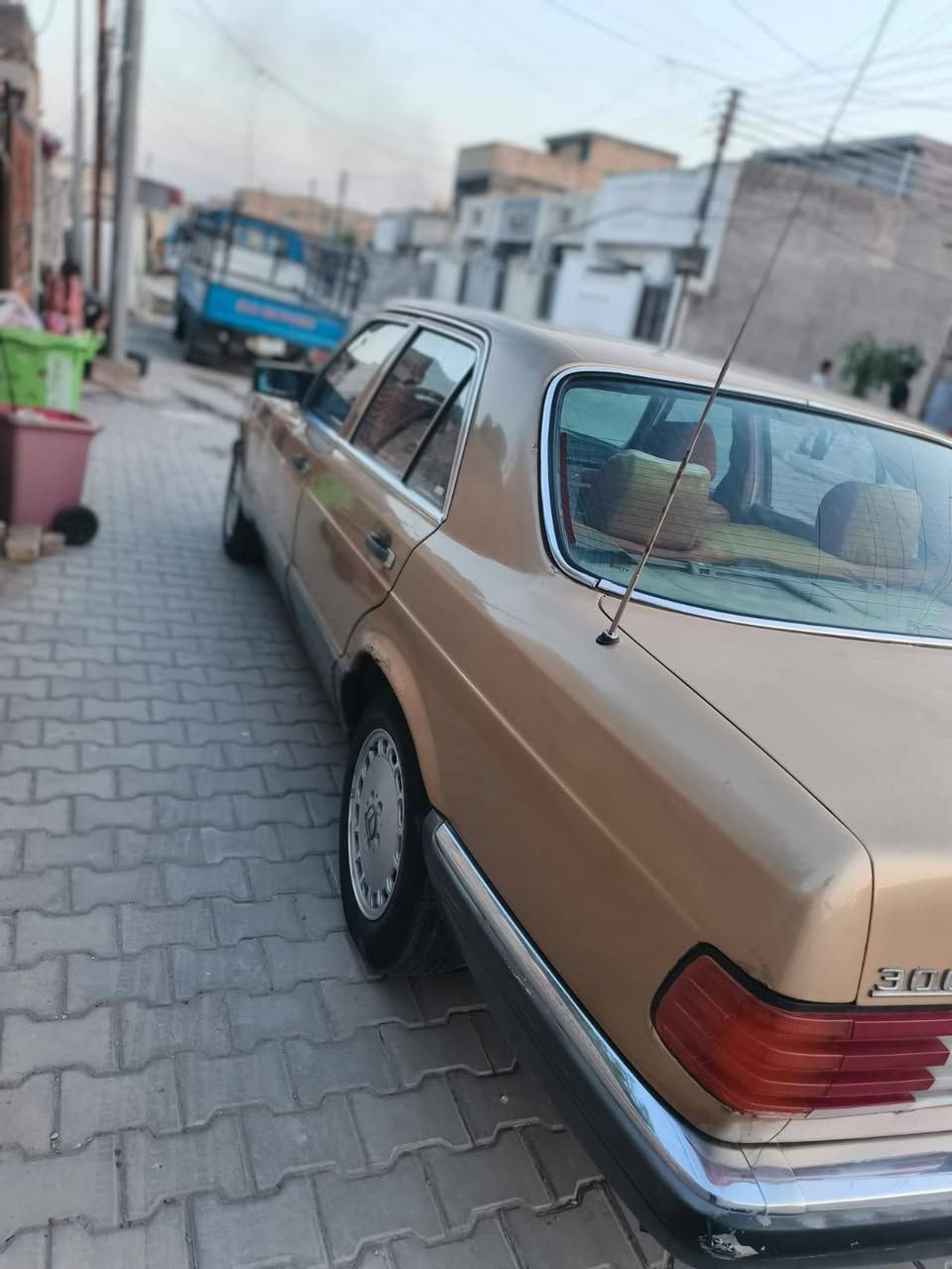 سلام عليكم ادمن وافق سياره مرسيدس جانبو باب قصير مديل 1986 للبيع سياره كير محرك بلادي قبق اسود عنكبوت كشنات كهرباء تبريد خير من الله شغال سياره كدامك مثل ما مضح بل تصوير تحويل ثاني يوم  شراي يتصل ويدلل رايده 35 وبيه مجال ما اتعامل بل اتصال تعال وتدلل ***********،،،،،***********
