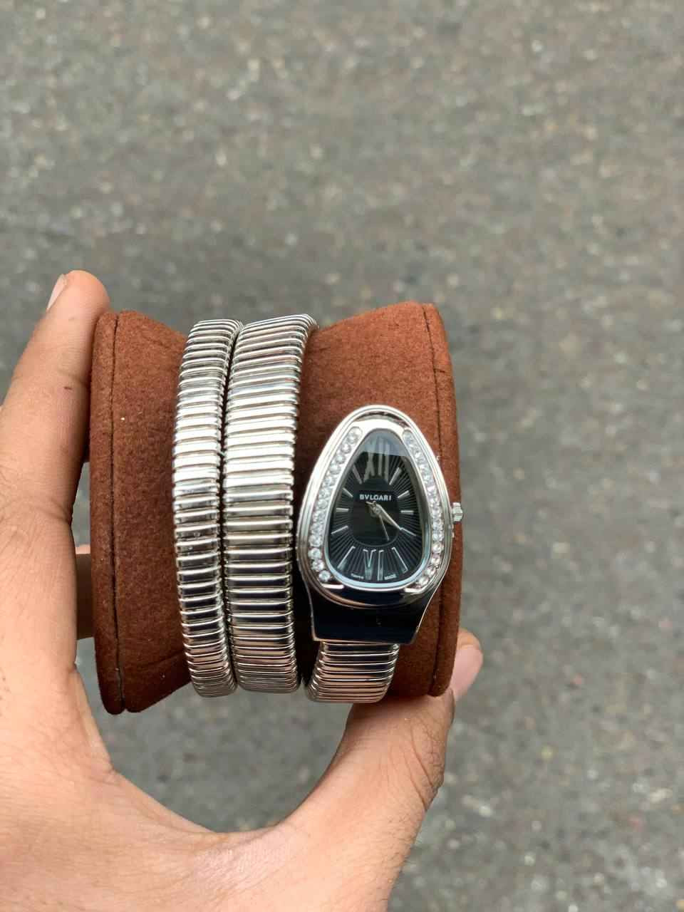 ساعة نسائية متميزه 
ذات اشكال وتصاميم متعدده 
بسعر متميز 
والتوصيل لجميع محافضات العراق مجاني
السعر 75 الف دينار 
للتواصل *********** بغداد, العراق
