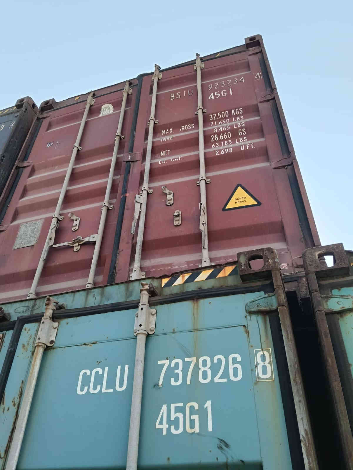 سلام عليكم حاويات 12 متر نضيفه سعر 25 ورقه مكان بغداد ***********
