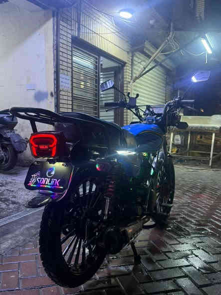 السلام عليكم
دراجه ايراني سونلينك للبيع  

٥ كير  محرك اسود ٢٠٠ cc 

ماشيه 13 الف فقط 

مصارلها هواي من طالعه من المعرض موديل 2024 

اوراقها معرض+ منيفيس فقط 

مكاني الاعظمية 
 سعرها 875 وبيهة مجال حك الجيه 

تواصل فقط واتساب ***********
