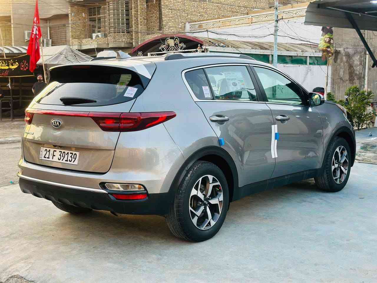 سبورتج 2020مواصفات نص فول وارد أمريكي كفاله من الصبغ بيها مكانين بارد وسونار مرفق سياره مكفوله من الحادث جديده بمعنه الكلمه كفاله عامة وكهرباىيات على وضع شركة ماشية 66الف حقيقي سياره جاهزه من كلش رقم اربيل دولي وبسمي تحويل وكاله ثانيوم السعر150وبيها مجال بصيط العنوان بغداد رصافة لاستفسار***********
