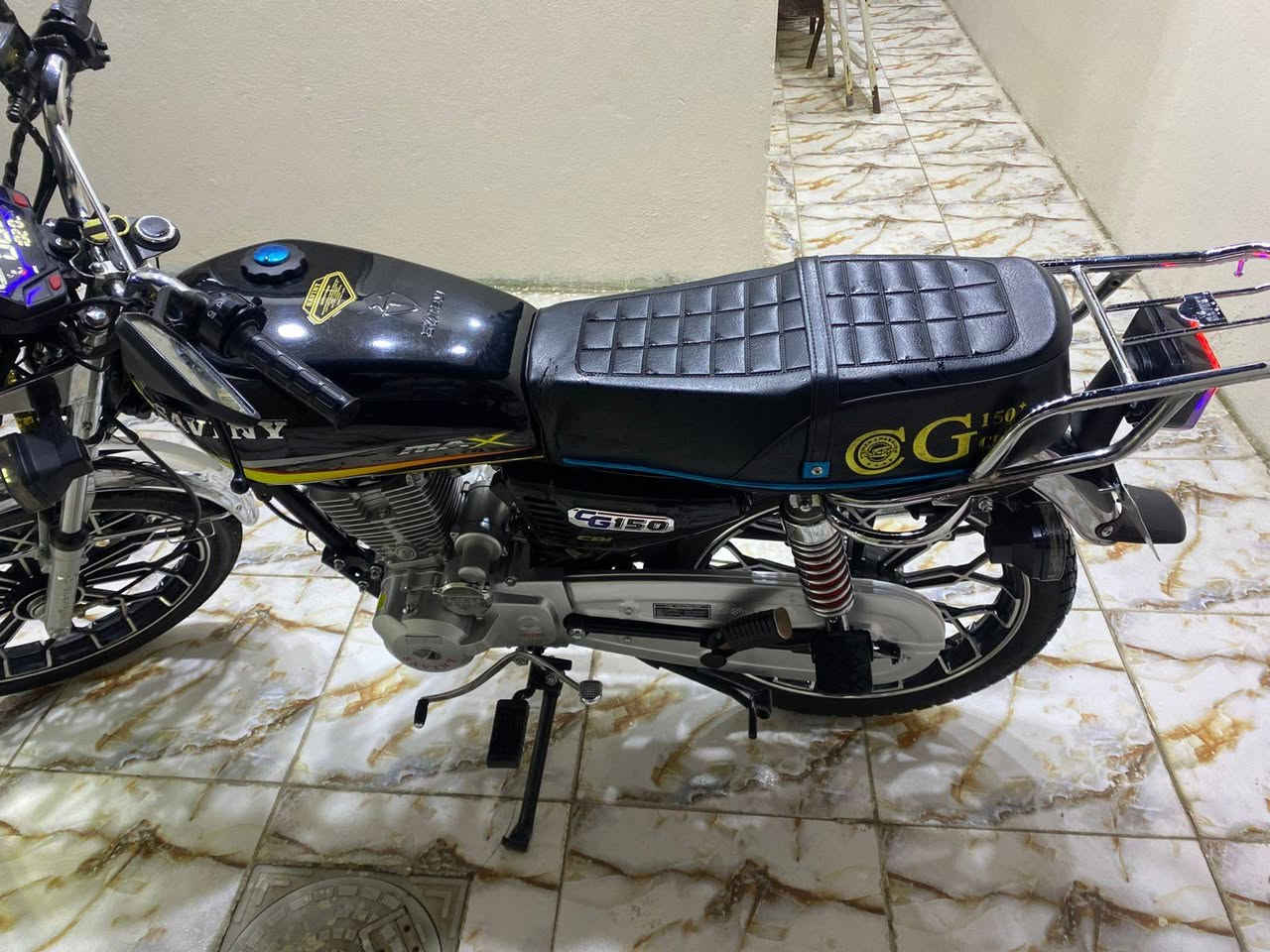 السلام عليكم للبيع دراجة ايراني موديل ٢٤ شكل ال ٢٥ 
دراجة مكفولة كفالة عامة ماممدود عليها سبانه وين ميعجبك افحص بيها اوراق منفيس شباب دراجة جديدة بمعنى الكلمة 
سعرها ٨٠٠ وبيها مجال بسيط مكاني فلوجة *********** بي واتساب
