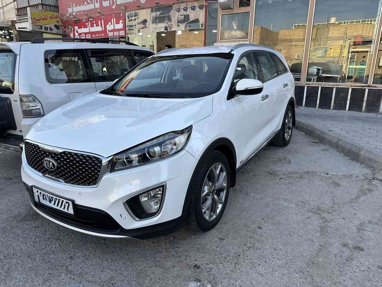 كيا سورنتو 15 شكل 2016 خليجي رقم بغداد الماني
 محرك 4 دوش2400 ماشيه 230 
المواصفات فول ايرباك   +ترحيب +شاشه وكامره +نظام خرائط+مري شفط +حساس امامي +خلفي +سبعه راكب +ثلاث قطع تبريد +ويل كروم +وباقي المواصفات الاعتياديه 
السياره كفاله عدا بنيد مبدل اصلي 
السياره معروضه بسعر حلو ١٧٠ $ 🔴
رقمي*********** 📱اتصال
العنوان النجف
