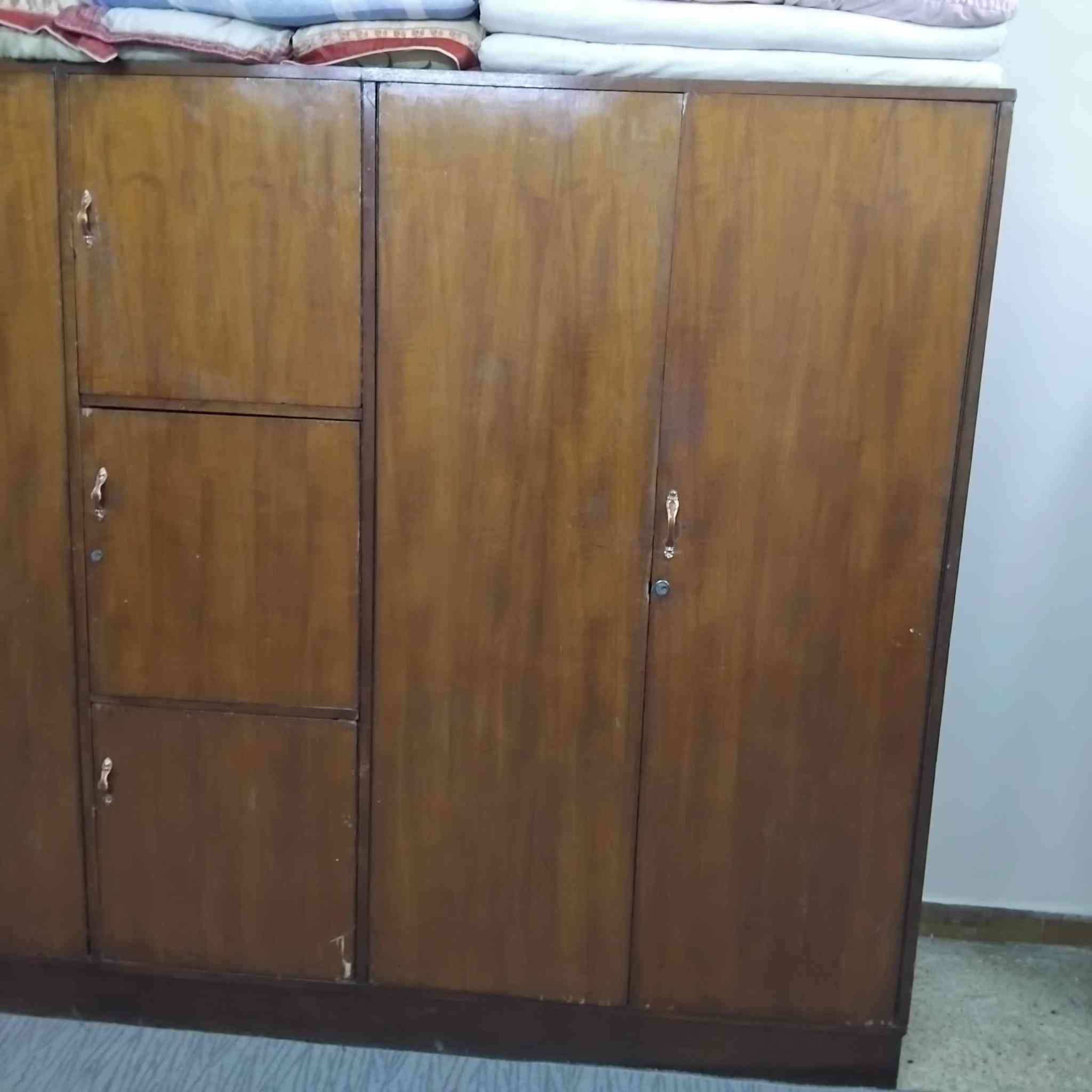 للبيع كنتور خمس أبواب السعر 150 الف المكان حي اور للاستفسار ***********
