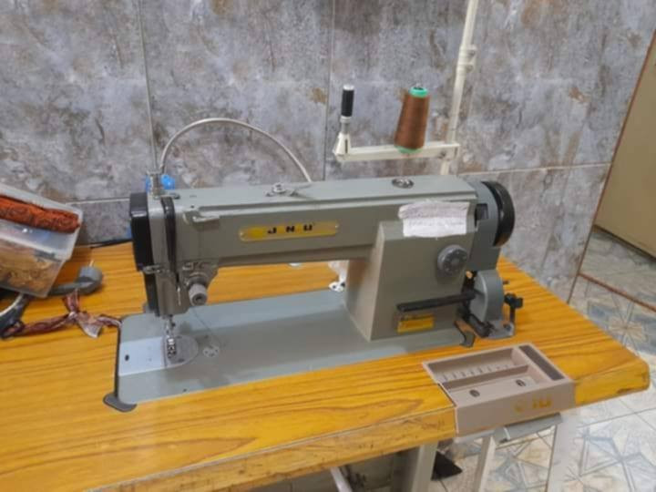 مكينه خياطه صناعي ياباني اصلي ***********  مكان بغداد
