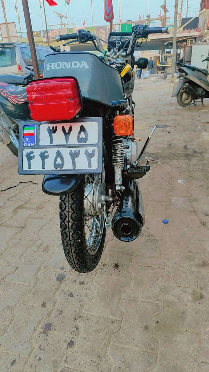 السلام عليكم دراجه مال ايران امكي زت مكينه 150 السعر 900 وبيهه مجال للستفسار ***********
