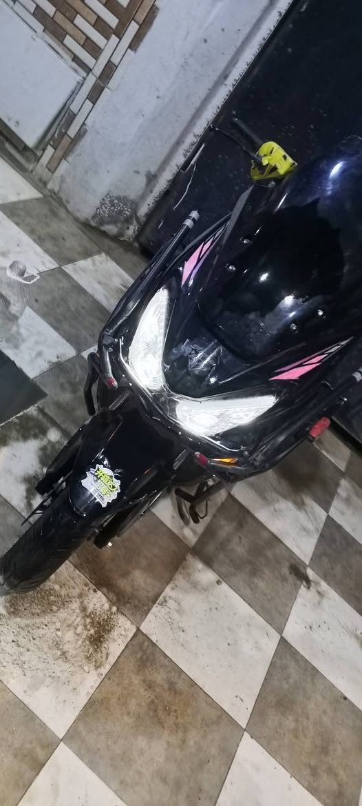 دراجة سترونك موديل 2025 أعلى موديل
نضيفه نضافتها 90 بالميه مكينه بلاديه مامفتوحه 
اشاير كهربائيات شغاله كلشي شغال بصمه 
ماداخله تصليح أبد اني مشتريها من شركه على أيدي بيها فقط السلف مايشتغل اني مامسوي فقط هندر تشتغل اريد ابيع افك دينها مشتريها قسط مكاني حله هاشميه
السعر 350 وبيها مجال لطيبين
***********
